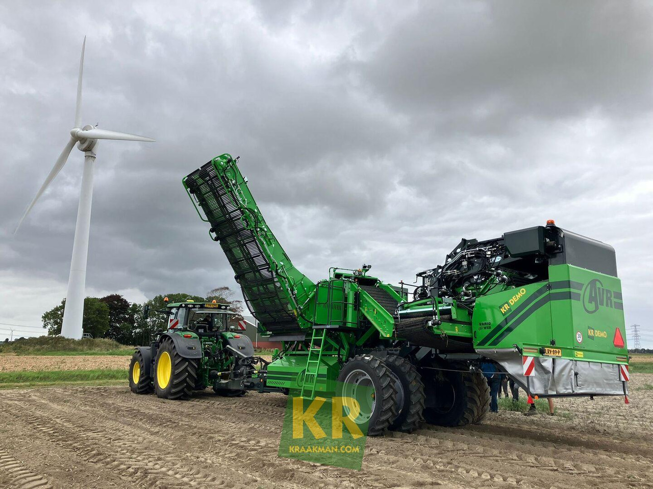 AVR Spirit 9200 aardappelrooier - Makinë për nxjerrjen e patateve: foto 1 AVR Spirit 9200 aardappelrooier - Makinë për nxjerrjen e patateve: foto 1