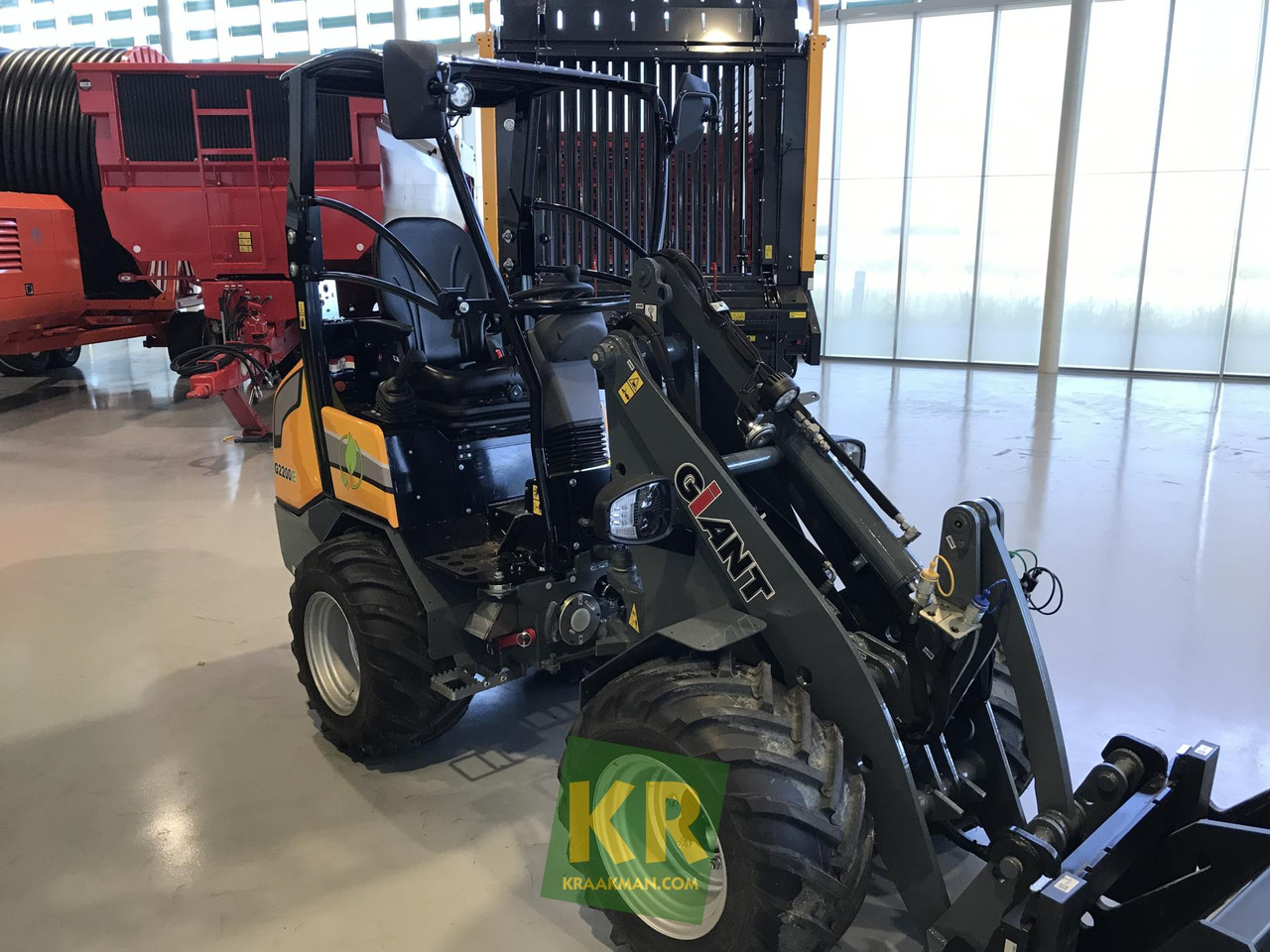 G2200E Giant  - Ngarkues i artikuluar: foto 2 G2200E Giant  - Ngarkues i artikuluar: foto 2