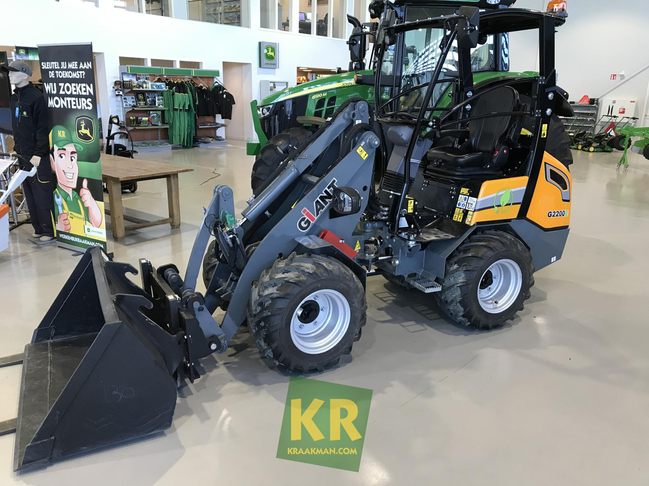 G2200E Giant  - Ngarkues i artikuluar: foto 1 G2200E Giant  - Ngarkues i artikuluar: foto 1