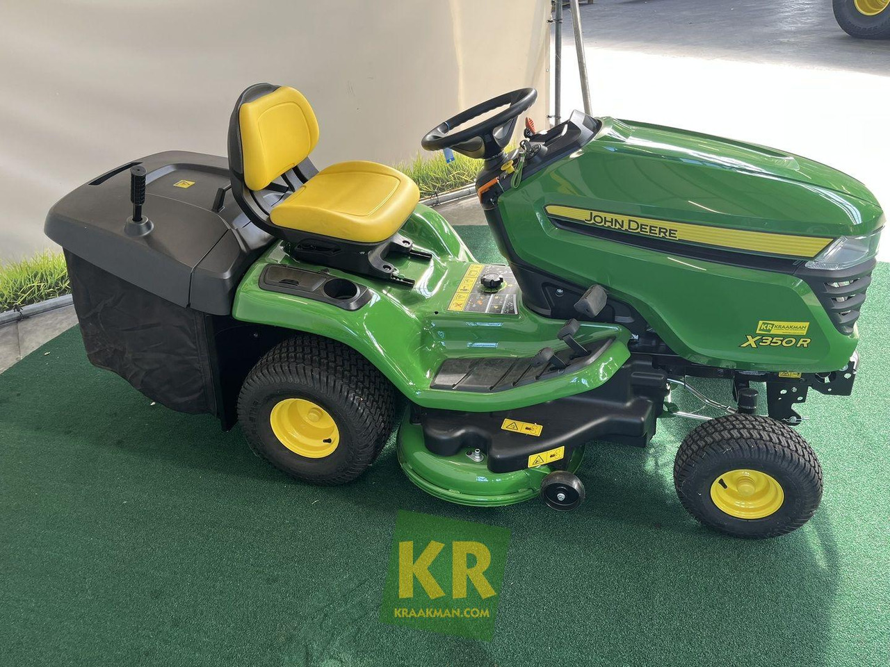 John Deere X350R - Korrëse bari i kopshtit: foto 3 John Deere X350R - Korrëse bari i kopshtit: foto 3