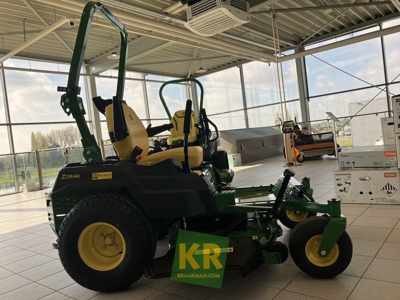 Z515E ZEROTURN John Deere - Korrëse bari i kopshtit: foto 4 Z515E ZEROTURN John Deere - Korrëse bari i kopshtit: foto 4