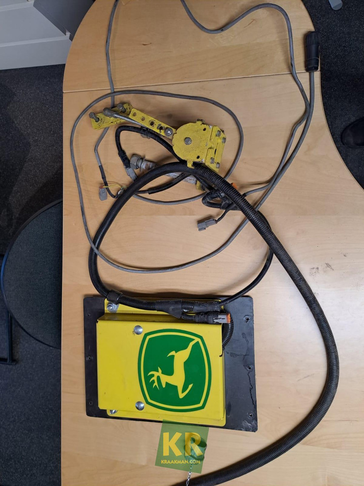 ISteer hardware John Deere - Sistemi elektrik për Makineri bujqësore: foto 1 ISteer hardware John Deere - Sistemi elektrik për Makineri bujqësore: foto 1