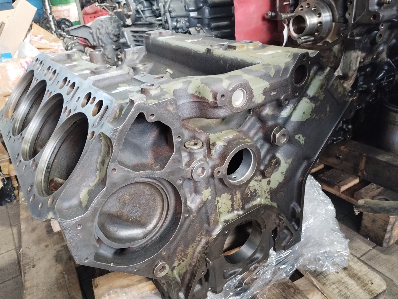BLOK SILNIKA Mercedes OM 402 V8 - Blloku i cilindrit për Kamioni: foto 3 BLOK SILNIKA Mercedes OM 402 V8 - Blloku i cilindrit për Kamioni: foto 3