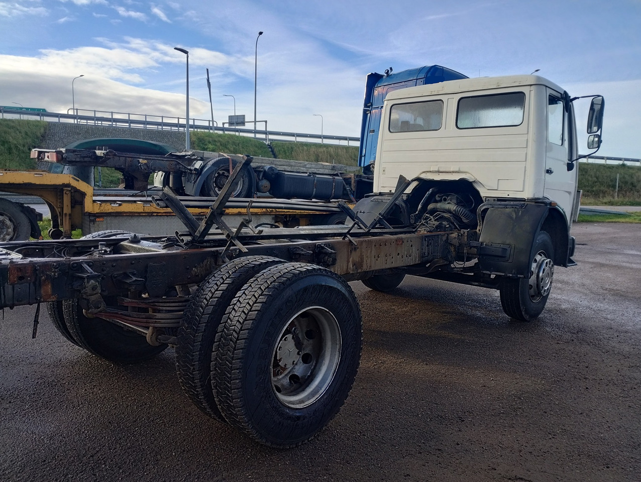 MERCEDES-BENZ 1620 - Kamion kabinë-shasi: foto 3 MERCEDES-BENZ 1620 - Kamion kabinë-shasi: foto 3