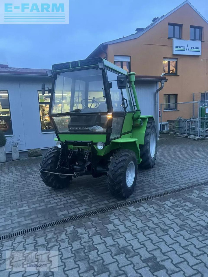Deutz-Fahr intrac 2004 - Traktor: foto 1 Deutz-Fahr intrac 2004 - Traktor: foto 1