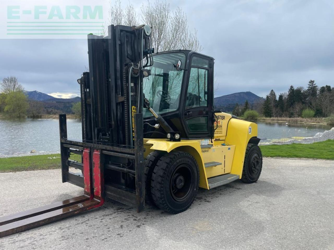 Hyster h 12xm-6 - Pirun ngritës: foto 1 Hyster h 12xm-6 - Pirun ngritës: foto 1