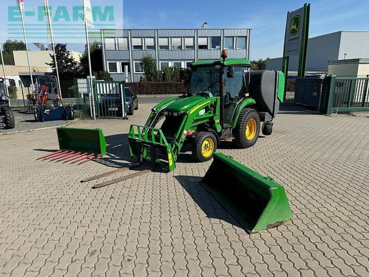 John Deere 3720 - Traktor: foto 1 John Deere 3720 - Traktor: foto 1