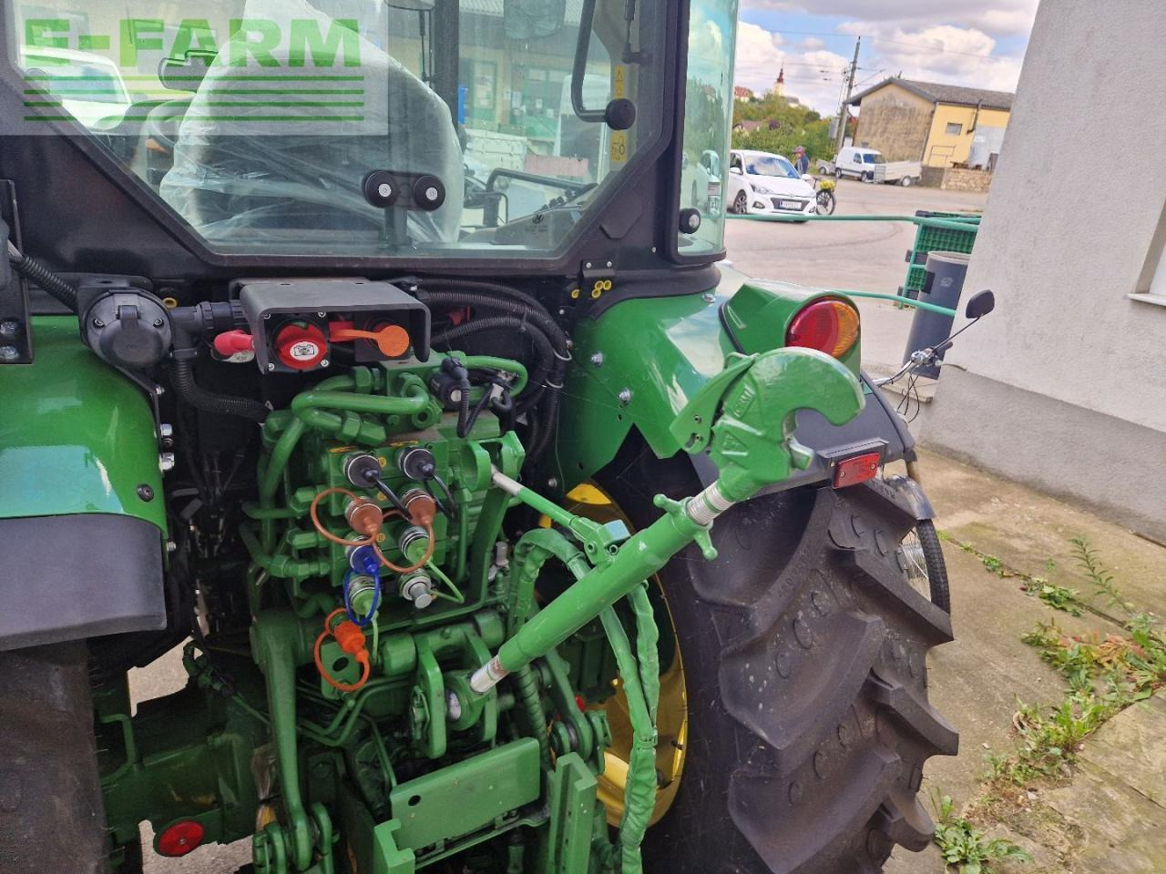 Traktor John Deere 5075 GF: foto 13
