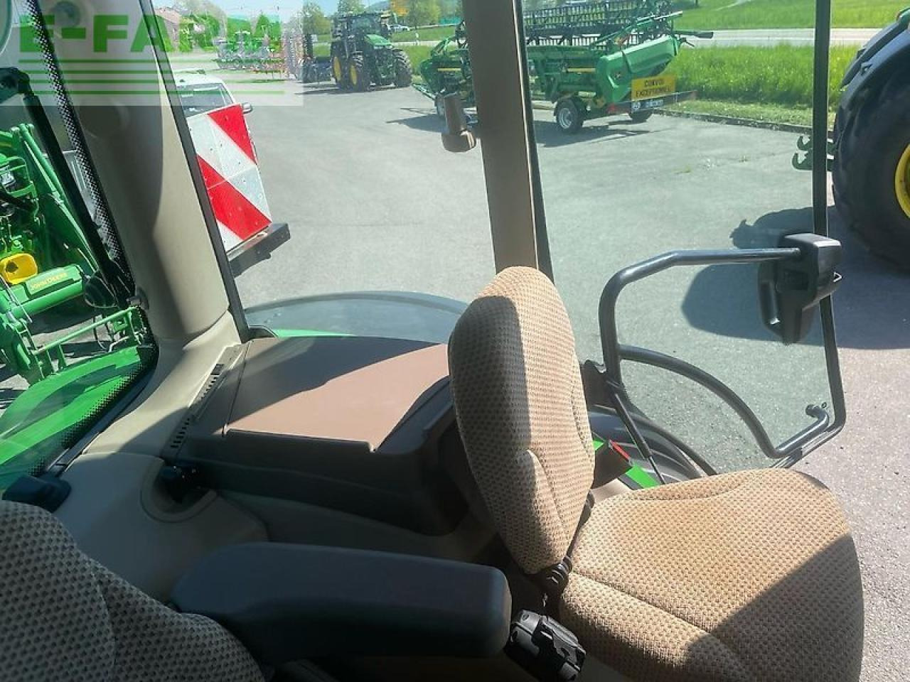 John Deere 6r215 / 6r 215 - Traktor: foto 5 John Deere 6r215 / 6r 215 - Traktor: foto 5
