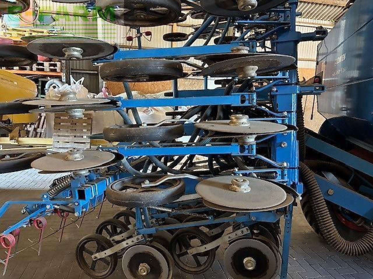 Lemken solitär 9/600 ka - ds 125 mit zirkon 12/600 ka - Mbjellëse në radhë: foto 2 Lemken solitär 9/600 ka - ds 125 mit zirkon 12/600 ka - Mbjellëse në radhë: foto 2
