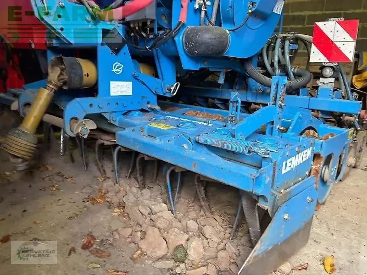 Lemken zirkon 10/300 + solitair 8/300 - Mbjellëse e kombinuar në radhë: foto 2 Lemken zirkon 10/300 + solitair 8/300 - Mbjellëse e kombinuar në radhë: foto 2