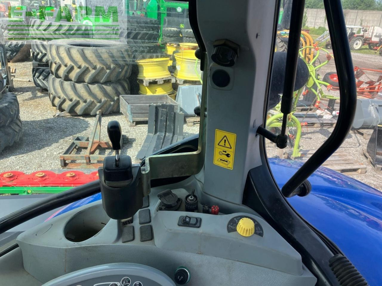 Traktor New Holland T7.220: foto 13