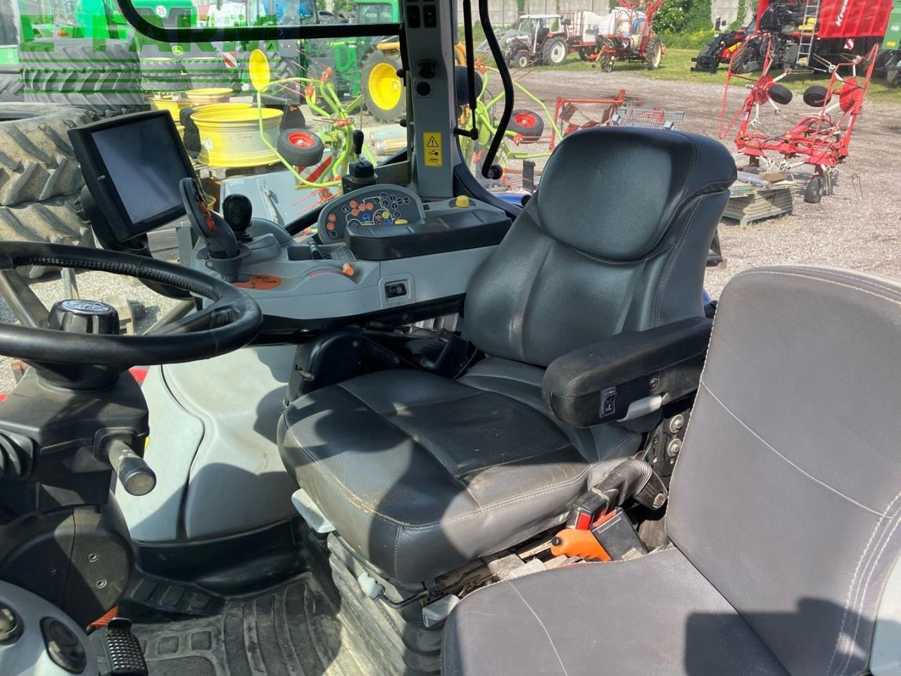 Traktor New Holland T7.220: foto 11