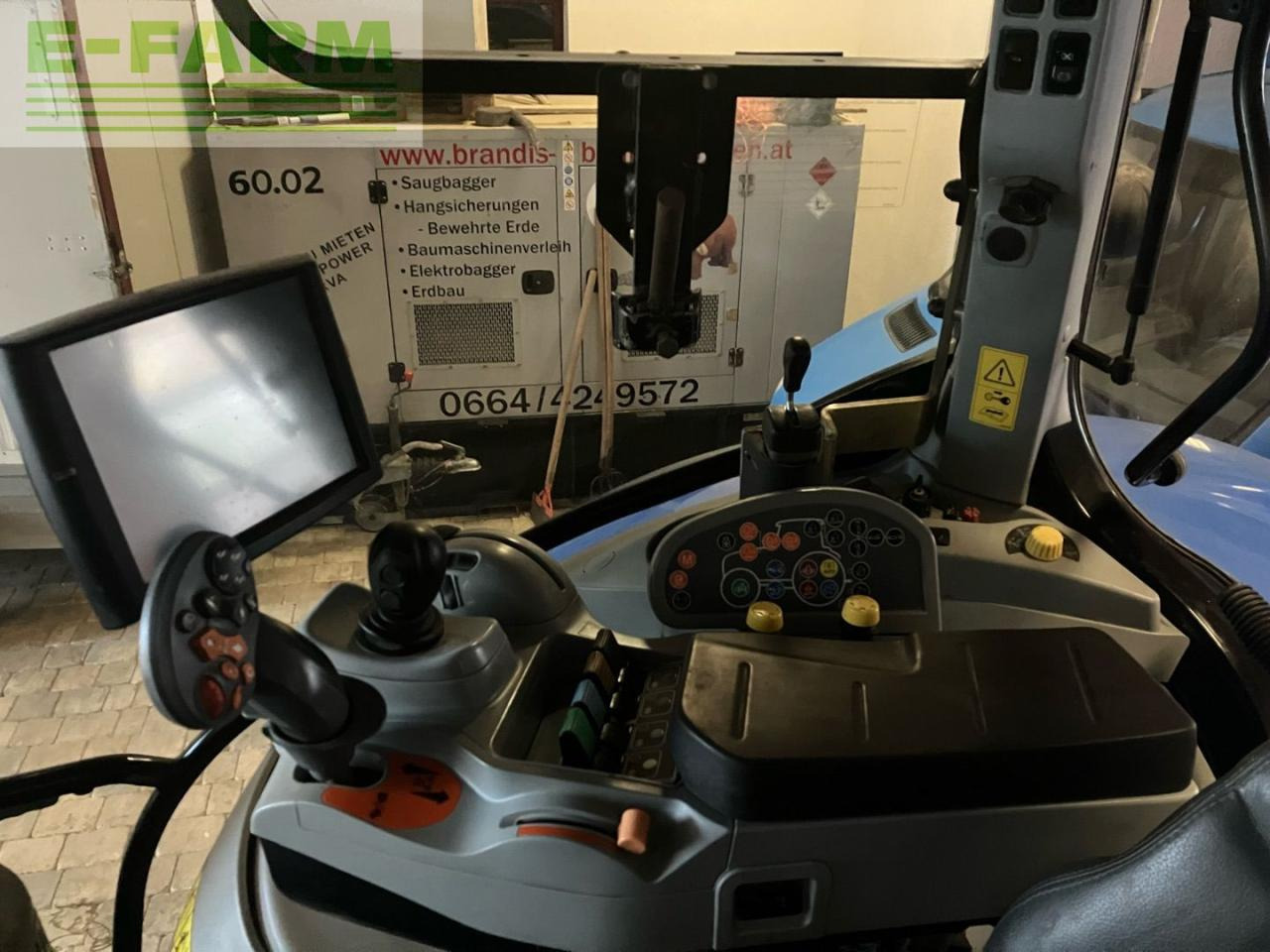 Traktor New Holland T7.220: foto 16