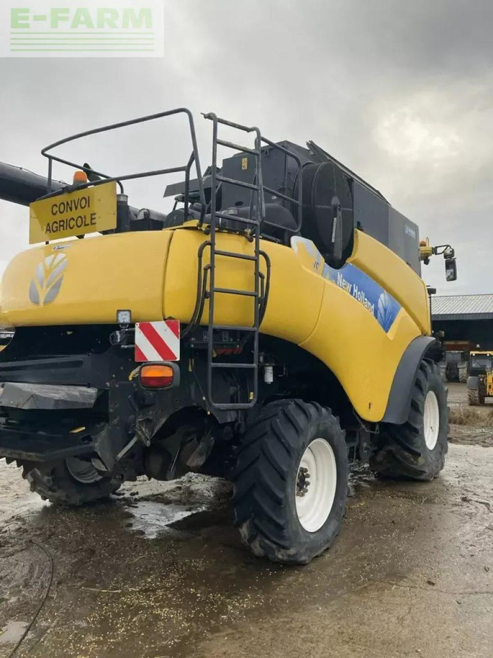 New Holland cr 9070 - Autokombajnë: foto 4 New Holland cr 9070 - Autokombajnë: foto 4