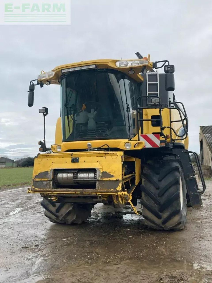 New Holland cr 9070 - Autokombajnë: foto 2 New Holland cr 9070 - Autokombajnë: foto 2