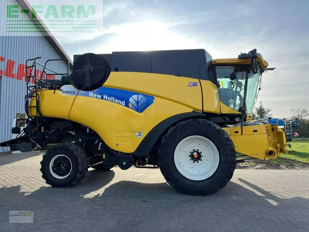 New Holland cr 9070 - Autokombajnë: foto 4 New Holland cr 9070 - Autokombajnë: foto 4