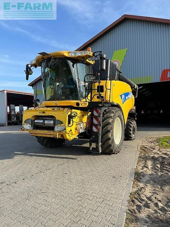 New Holland cr 9070 - Autokombajnë: foto 1 New Holland cr 9070 - Autokombajnë: foto 1