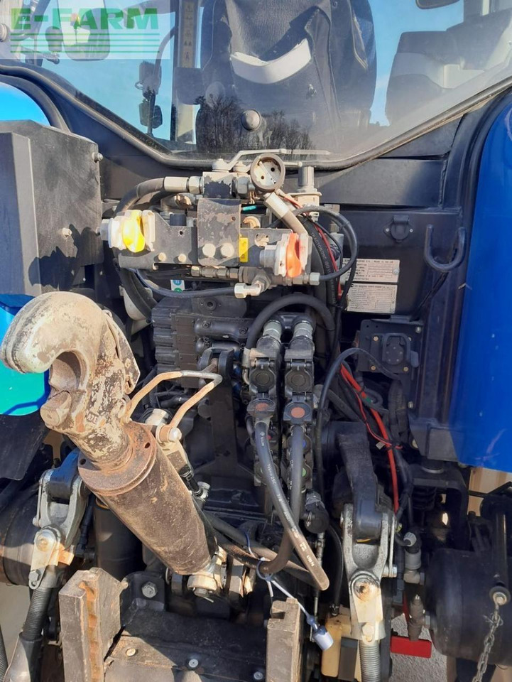 New Holland t6.140 auto command - Traktor: foto 4 New Holland t6.140 auto command - Traktor: foto 4