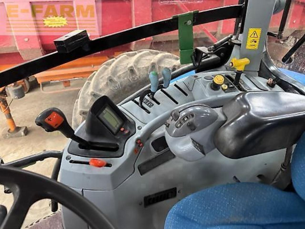 Traktor New Holland t6030: foto 9 Traktor New Holland t6030: foto 9