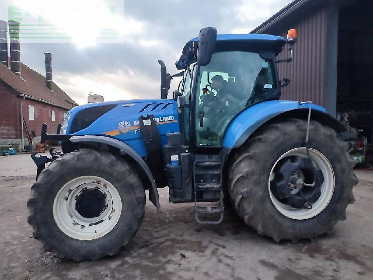 New Holland t7.230 ac - Traktor: foto 2 New Holland t7.230 ac - Traktor: foto 2