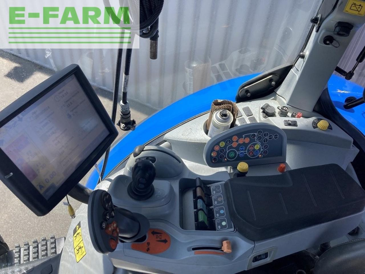 New Holland t7.270 auto command - Traktor: foto 2 New Holland t7.270 auto command - Traktor: foto 2