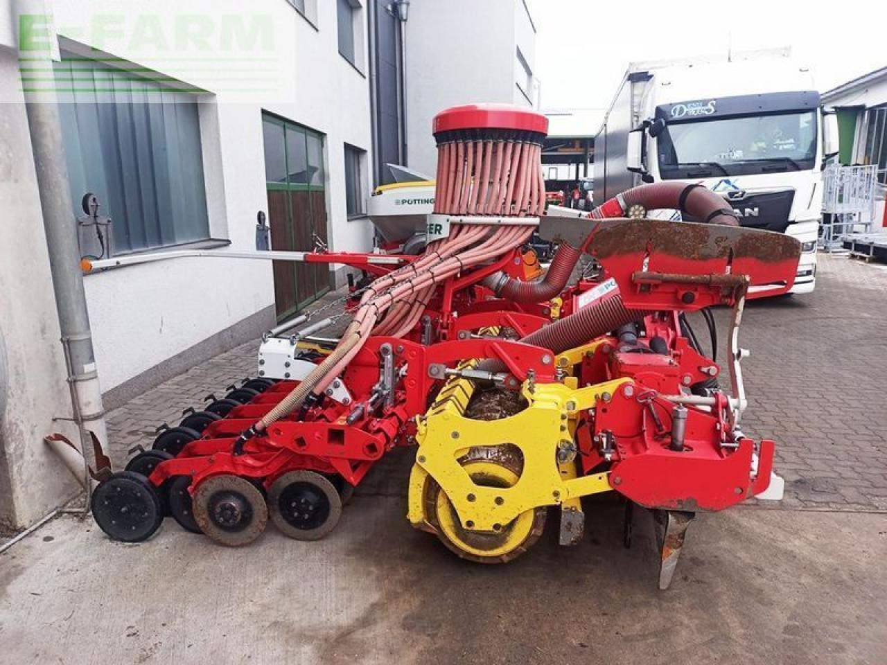 Pöttinger 4 m säkombination pneumatisch klappbar - Mbjellëse e kombinuar në radhë: foto 4 Pöttinger 4 m säkombination pneumatisch klappbar - Mbjellëse e kombinuar në radhë: foto 4