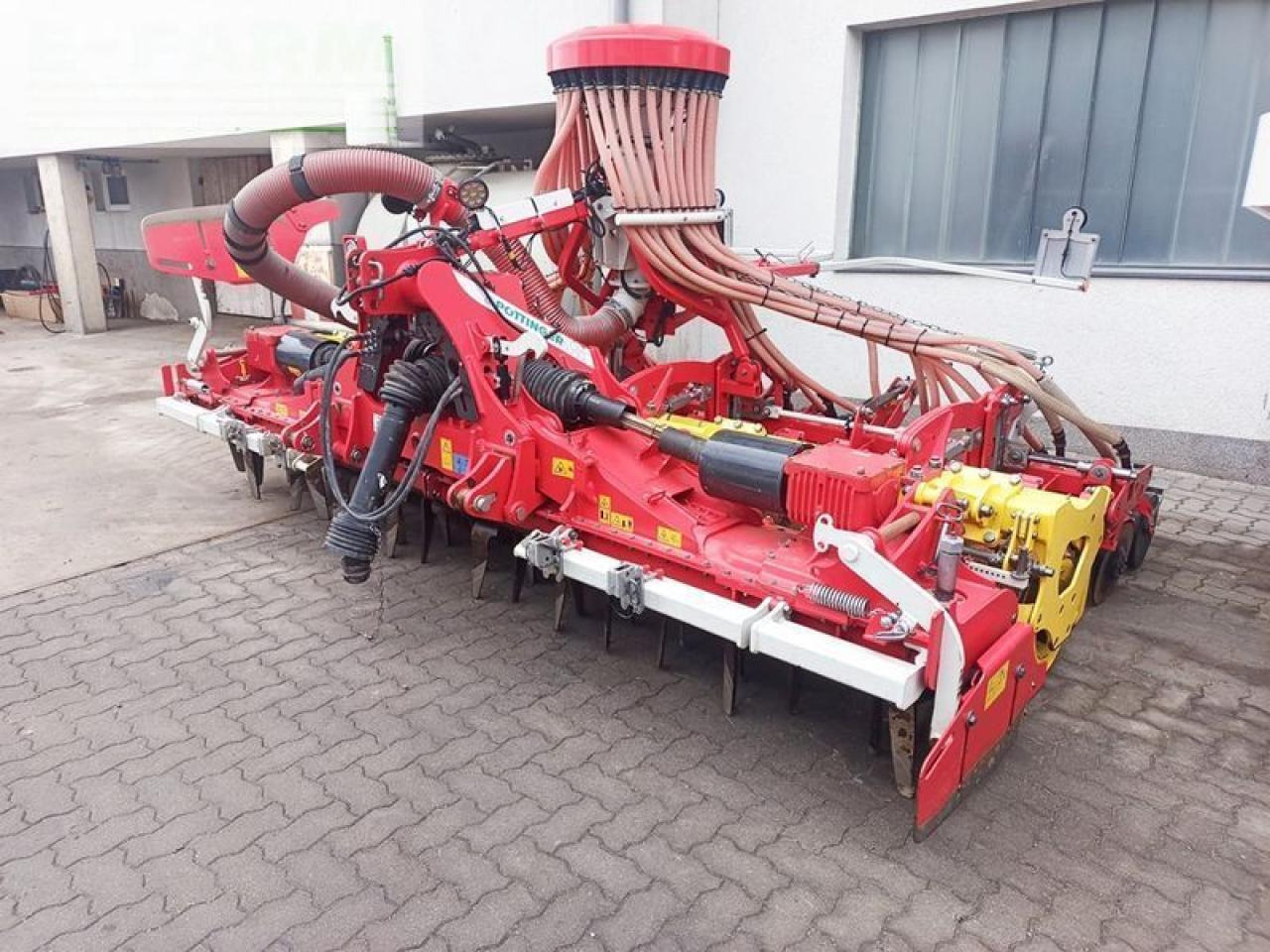 Pöttinger 4 m säkombination pneumatisch klappbar - Mbjellëse e kombinuar në radhë: foto 1 Pöttinger 4 m säkombination pneumatisch klappbar - Mbjellëse e kombinuar në radhë: foto 1