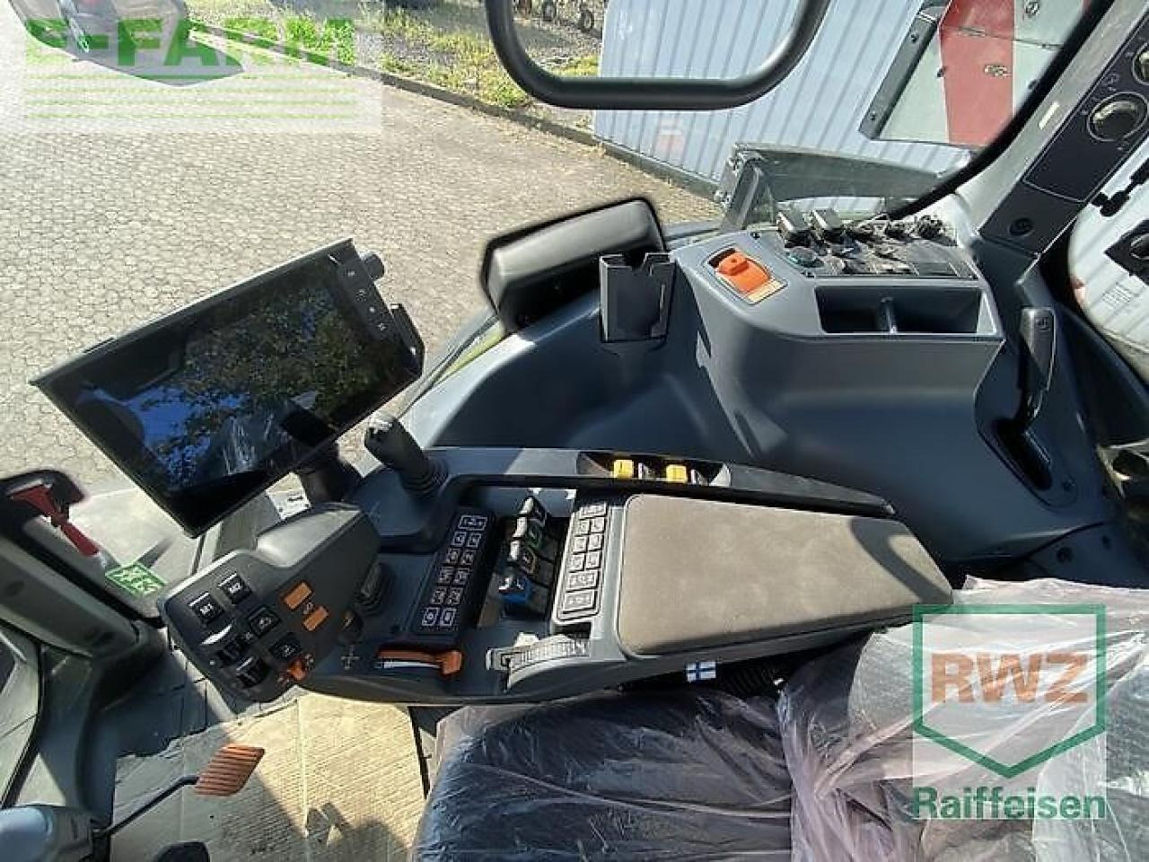 Traktor Valtra q305: foto 9
