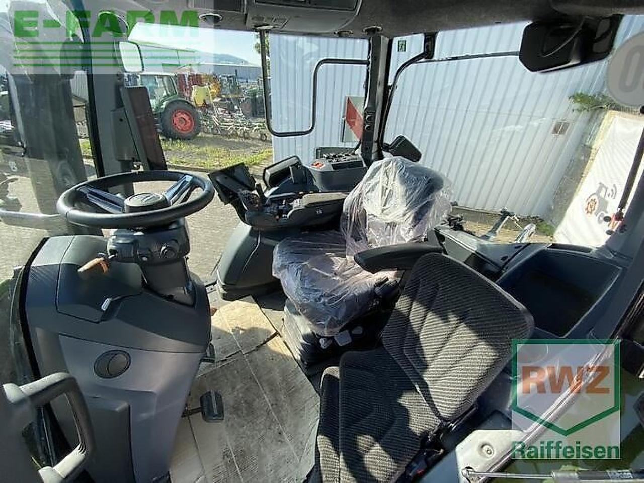 Traktor Valtra q305: foto 8