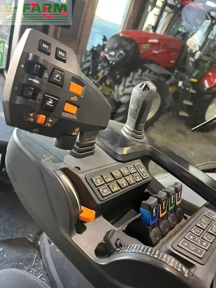 Valtra t235 - Traktor: foto 4 Valtra t235 - Traktor: foto 4