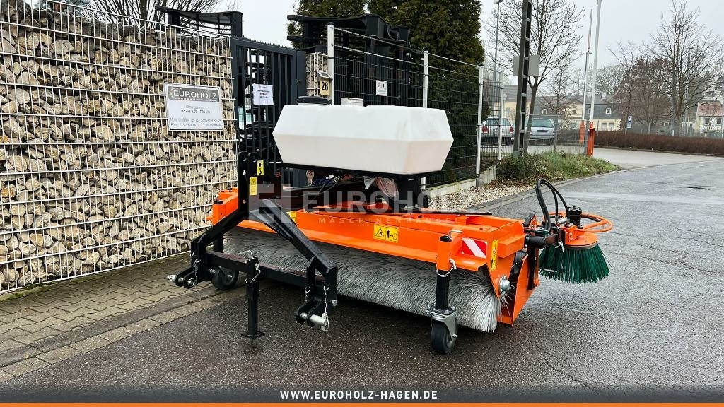 Kehrmaschine ZM2000 mit Seitenbesen - Fshesë për Mjet bujqësor/ Special: foto 1 Kehrmaschine ZM2000 mit Seitenbesen - Fshesë për Mjet bujqësor/ Special: foto 1