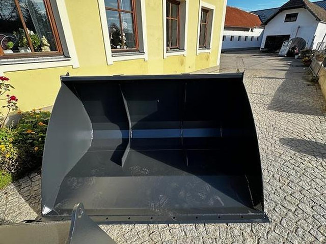 Big Volumenschaufel 200 cm mit Manitou Aufnahme - Kovë: foto 1 Big Volumenschaufel 200 cm mit Manitou Aufnahme - Kovë: foto 1