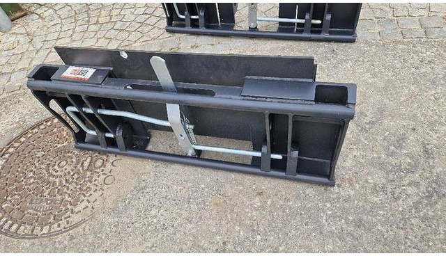 Big Bobcat 90 cm Adapter mit Euro Aufnahme - Kokë: foto 1 Big Bobcat 90 cm Adapter mit Euro Aufnahme - Kokë: foto 1