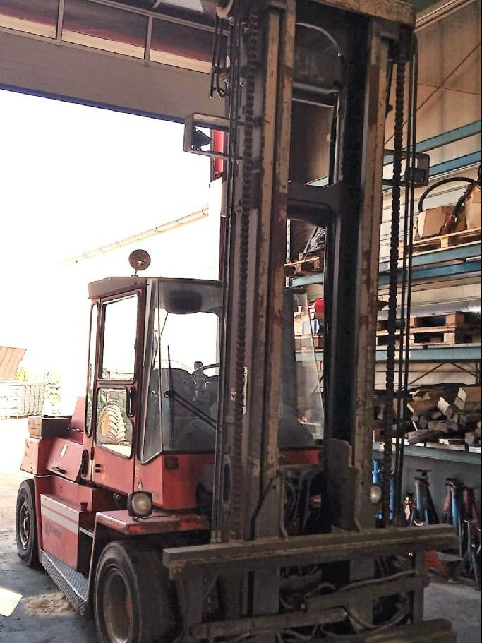 Kalmar DCD90-6L - Pirun më naftë: foto 2 Kalmar DCD90-6L - Pirun më naftë: foto 2