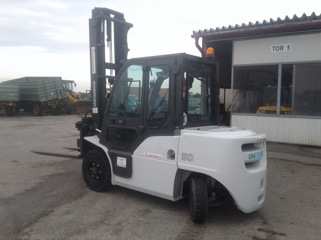 UniCarriers DG1F4A50Q - Pirun më naftë: foto 3 UniCarriers DG1F4A50Q - Pirun më naftë: foto 3