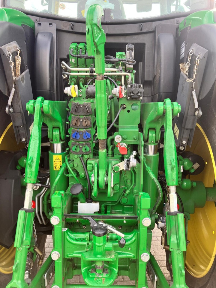 John Deere 6R 175 - Traktor: foto 2 John Deere 6R 175 - Traktor: foto 2