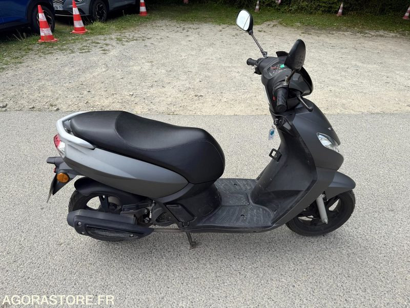 1 Scooter Peugeot Kisbee - 50cc - Motoçikleta: foto 1 1 Scooter Peugeot Kisbee - 50cc - Motoçikleta: foto 1