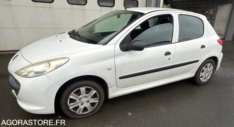 206 + - Veturë: foto 3 206 + - Veturë: foto 3