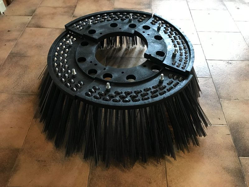 BALAI ROTATIF DE BALAYEUSE - Fshesë: foto 1 BALAI ROTATIF DE BALAYEUSE - Fshesë: foto 1