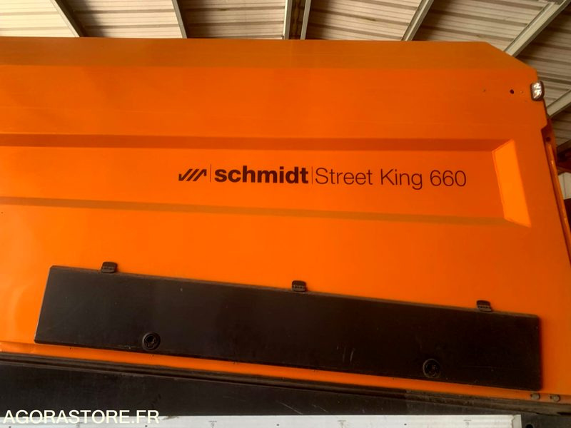 BALAYEUSE COMPOSÉE D'UN PORTEUR MERCEDES ET D'UN SYSTÈME DE BALAYAGE SCHMIDT - Makinë fshirëse për rrugët: foto 4 BALAYEUSE COMPOSÉE D'UN PORTEUR MERCEDES ET D'UN SYSTÈME DE BALAYAGE SCHMIDT - Makinë fshirëse për rrugët: foto 4