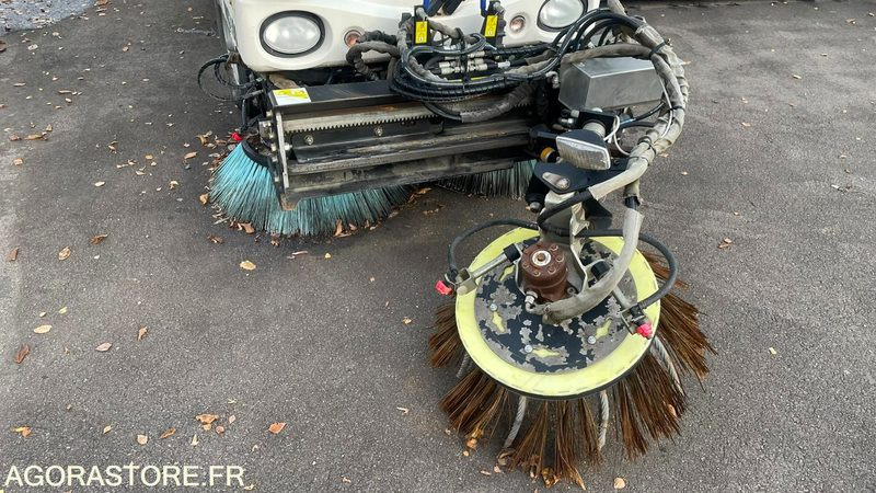 BALAYEUSE MATHIEU AZURA DE 2013 - Makinë fshirëse për rrugët: foto 3 BALAYEUSE MATHIEU AZURA DE 2013 - Makinë fshirëse për rrugët: foto 3