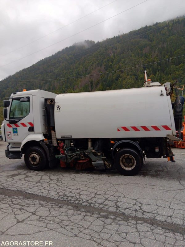 BALAYEUSE de Voiries- RENAULT MIDLUM 220 DXI avec aspiratrice EUROVOIRIE 3620h - Makinë fshirëse për rrugët: foto 5 BALAYEUSE de Voiries- RENAULT MIDLUM 220 DXI avec aspiratrice EUROVOIRIE 3620h - Makinë fshirëse për rrugët: foto 5