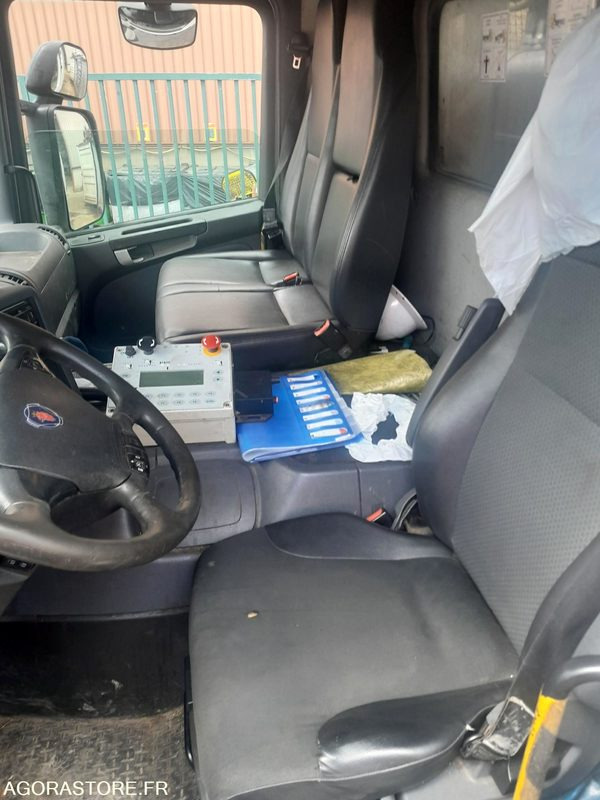 BOM 26T SCANIA GNC (6071-66ICAM571X) - Kamion mbeturinash: foto 2 BOM 26T SCANIA GNC (6071-66ICAM571X) - Kamion mbeturinash: foto 2