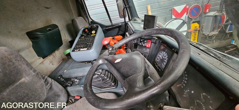 Balayeuse SCARAB MAJOR/Renault DK485AH Non roulant (Vente uniquement Export) - Makinë fshirëse për rrugët: foto 5 Balayeuse SCARAB MAJOR/Renault DK485AH Non roulant (Vente uniquement Export) - Makinë fshirëse për rrugët: foto 5