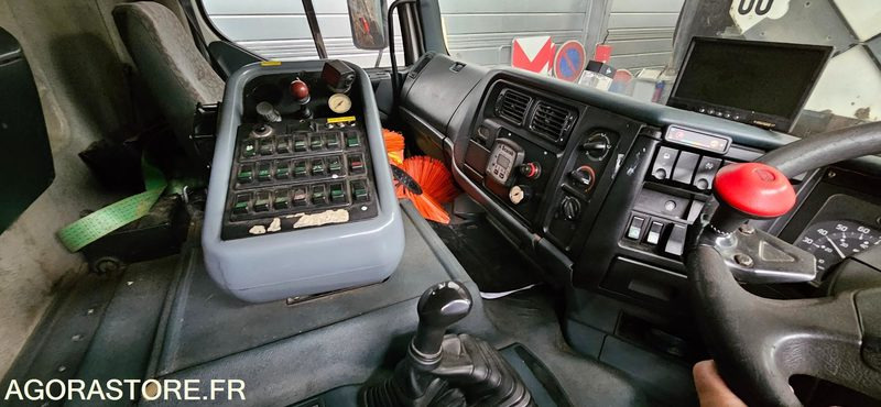 Balayeuse SCARAB MAJOR/Renault DK485AH Non roulant (Vente uniquement Export) - Makinë fshirëse për rrugët: foto 3 Balayeuse SCARAB MAJOR/Renault DK485AH Non roulant (Vente uniquement Export) - Makinë fshirëse për rrugët: foto 3