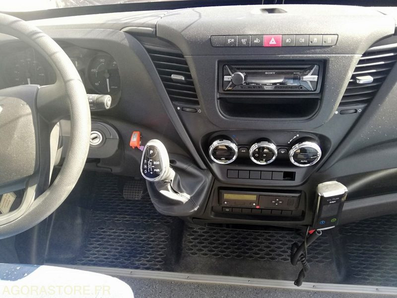 Bus Iveco UNVI 70C17 - 2017 - 120 000 km - Autobus shkollor: foto 3 Bus Iveco UNVI 70C17 - 2017 - 120 000 km - Autobus shkollor: foto 3