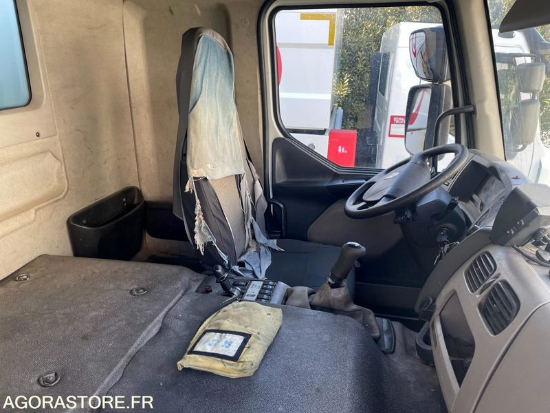 CAMION RENAULT19 HYDROCURER HUWER - 2018 / 341 258 KM - Kamion me vakuum: foto 5 CAMION RENAULT19 HYDROCURER HUWER - 2018 / 341 258 KM - Kamion me vakuum: foto 5
