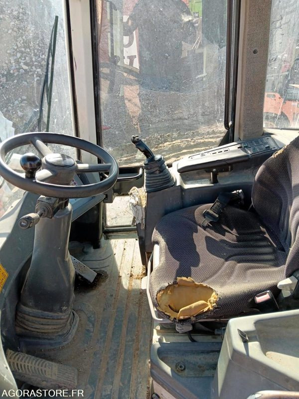 CHARGEUSE/PNEUS LIEBHERR L509 -- 2009 -- 14709 HEURES - Fadrom: foto 5 CHARGEUSE/PNEUS LIEBHERR L509 -- 2009 -- 14709 HEURES - Fadrom: foto 5