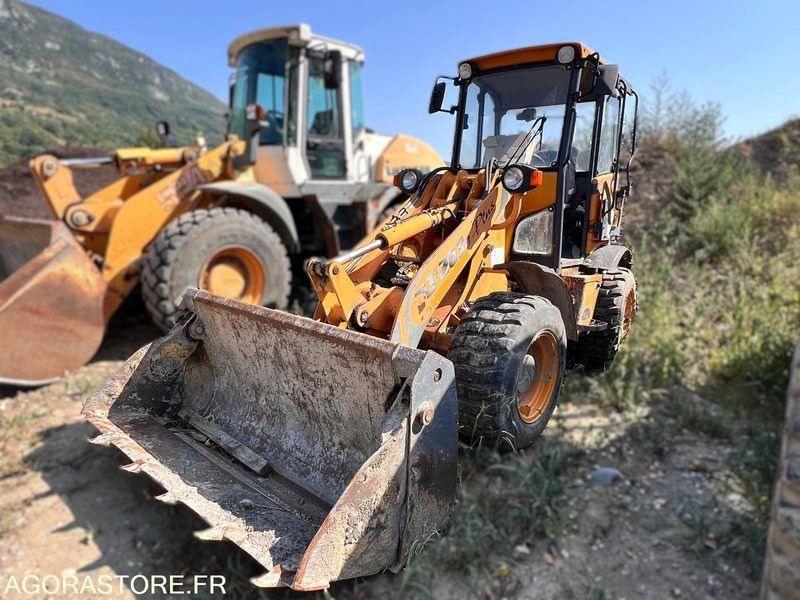 CHARGEUSE SUR PNEUS VENIERI 263B PLUS Année 2004 - 4860 heures - Fadrom: foto 2 CHARGEUSE SUR PNEUS VENIERI 263B PLUS Année 2004 - 4860 heures - Fadrom: foto 2